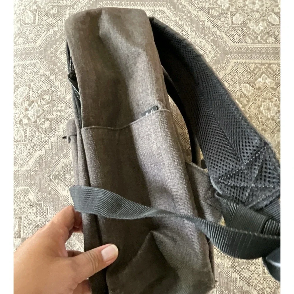 Herschel Supply Co. Gray Backpack Laptop Pocket Minor‎ Flaws 17x11x5.5
